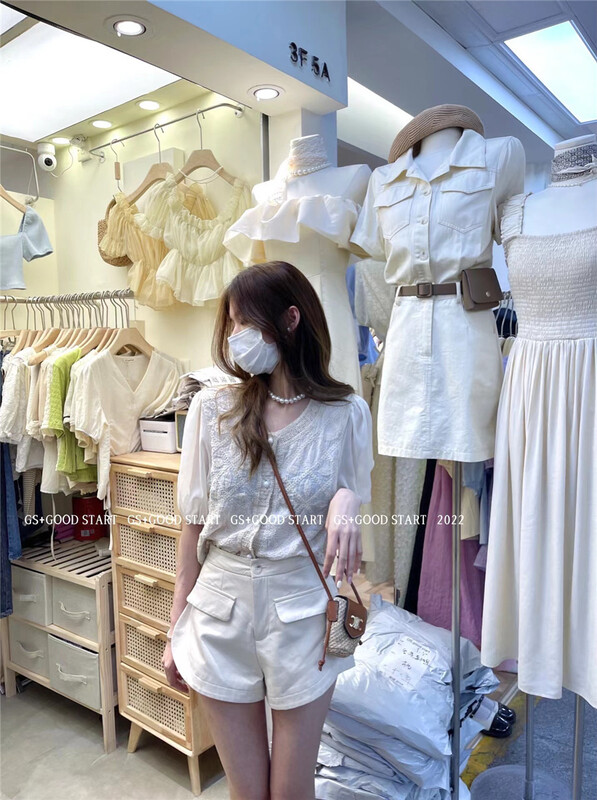 New in early summer! [GS. Good star] Korean version of little women's V-neck embroidered blouse 22810# hjy