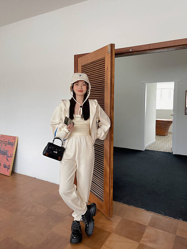 goods in stock! New year in early spring! [DS] Korean HOODED JACKET + simple and versatile suspender Vest + loose and comfortable casual pants set 38818# XYJ