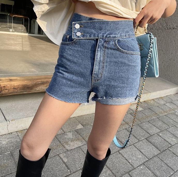 [savage] Korean version of spice girl style high waist two button diagonal buckle design shows thin hip wrapped denim shorts e8256# WPL