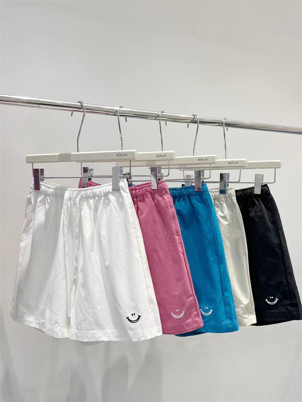 [replace] versatile comfortable embroidered smiling face casual shorts 10811# XYY