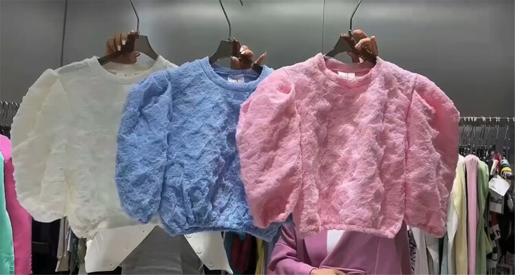New year in early spring! [Yan Zhen] Korean style round neck bubble sleeve blouse 66649# PCZ
