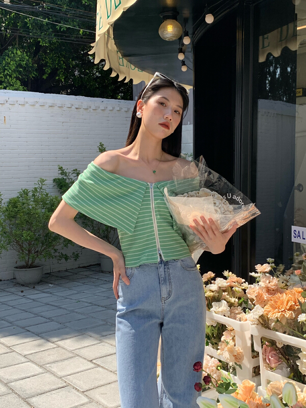 【NEW OPEN】荷葉邊一字領小衫  XY22761#  ZXL
