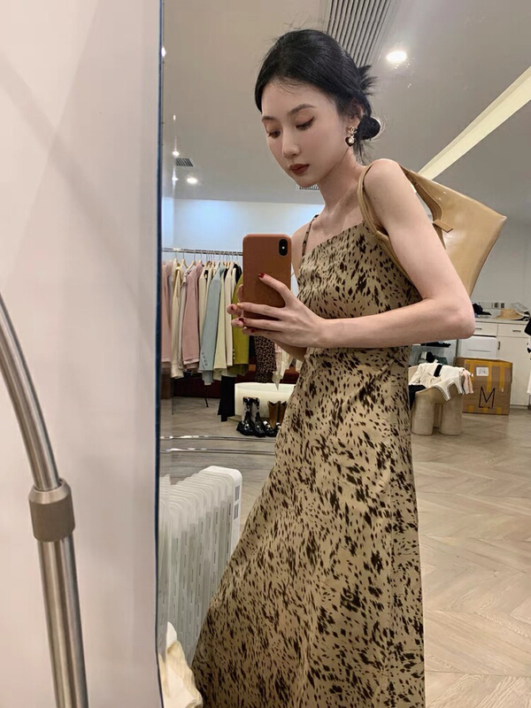goods in stock! New in early summer! [savage] French retro waist closing thin pleated Leopard Dress e8028# WPL