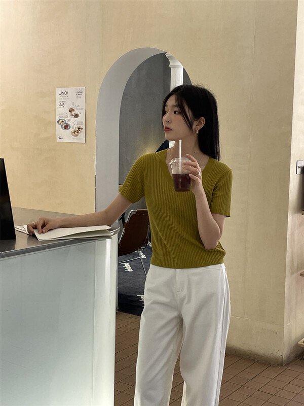 New in early summer! [clean space] pure wind temperament slim fit U-neck sweater 31715# CLS