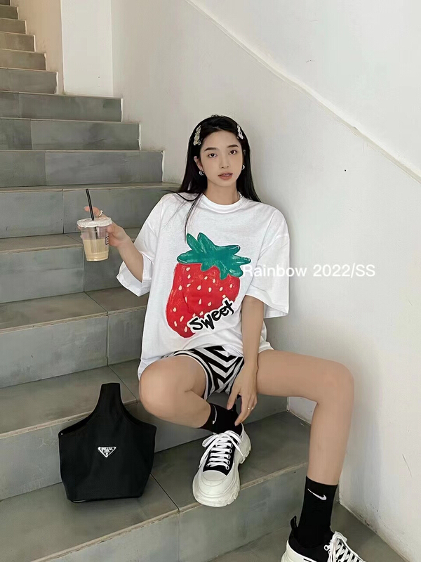 New in early summer! [rainbow] contrast strawberry versatile short sleeve T-shirt 08093# WTT