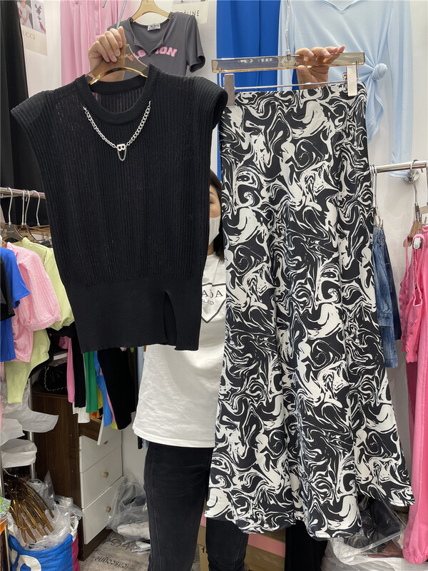 [show] personalized versatile chain Vest + high waist Print Skirt Set (with removable chain) 88298# ozq