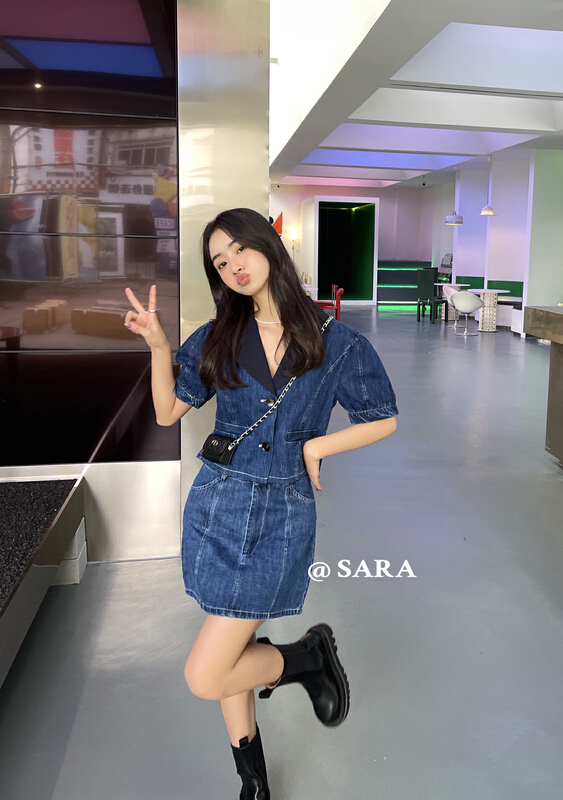 早春上新!【SARA】設計領牛仔短款小衫+高腰半身裙套裝  88828#  JHY