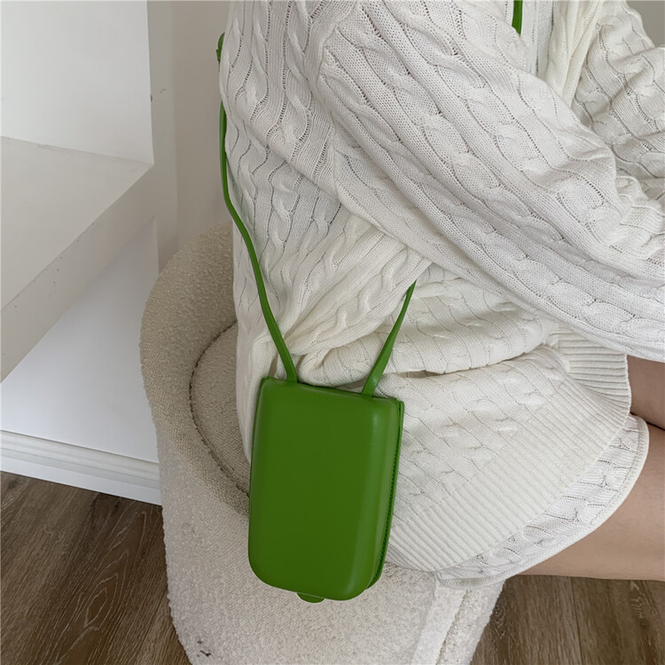 goods in stock! [double C] fashionable and versatile simple messenger bag 169# CCL
