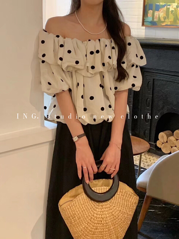[ing] French elegant straight neck ruffle, loose and thin wave dot blouse 7800# HBx