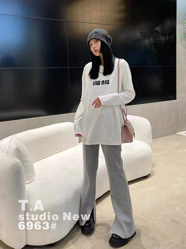 New year in early spring! [TA +] Korean round neck letter long sleeve T-shirt 06963# XYY