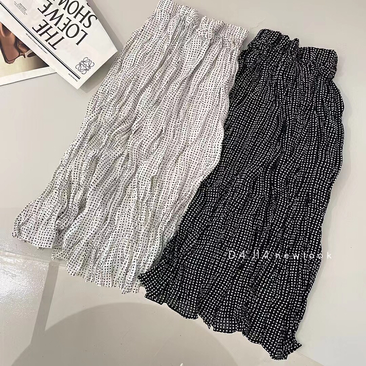 goods in stock! New year in early spring! [Dajia] Korean wave point crimping versatile skirt 22122# CLS