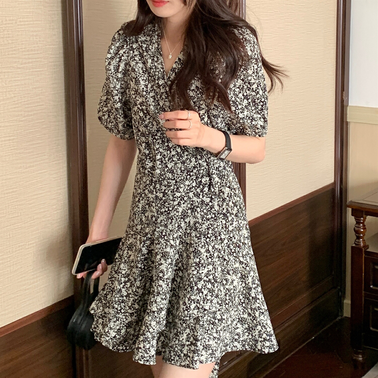 [timely rain] Han Feng ins design feels sweet and thin, V-neck floral medium length dress 45021# WPL