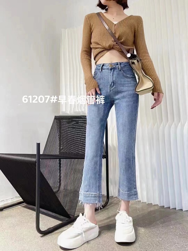 早春上新!【韓國原創】特色腳口一粒扣設計顯瘦時尚煙管牛仔褲  61207#  L