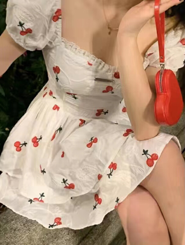 初夏上新!【ARE STUDIO】設計感方領櫻桃刺繡連衣裙  9906#  WPL