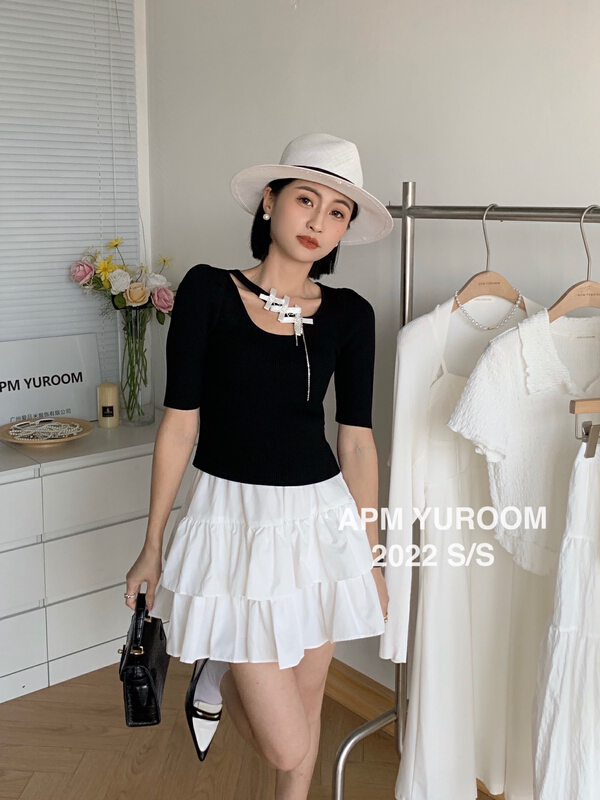 New in early summer! [APM yuroom] temperament design sense hollowed out sweater 22188# LSL