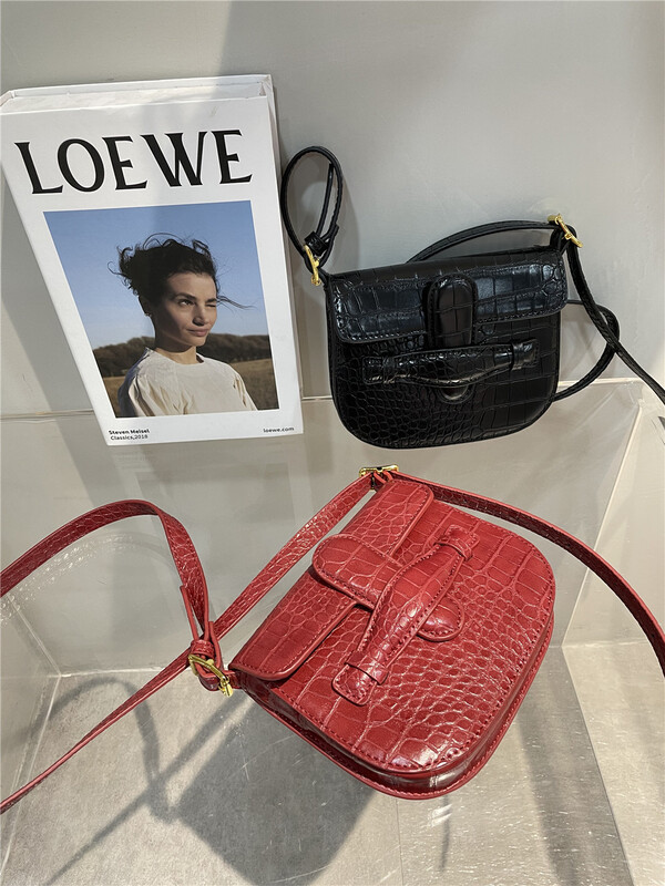 [in words] simple and personalized secret buckle messenger bag 203-195# CCL