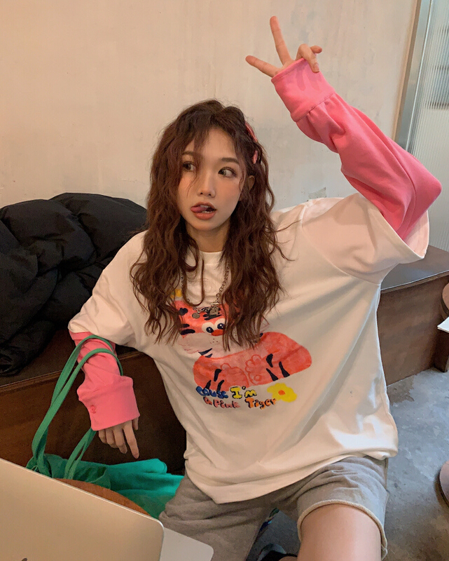 goods in stock! New year in early spring! [timely rain] Han Feng ins cute aging printed tiger stitched fake two-piece sweater 63215# WPL
