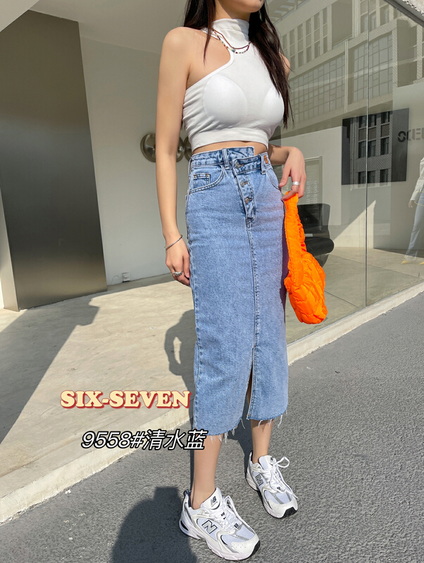 New in early summer! [six seven] Korean version of misplaced button design denim skirt 9558# CLS