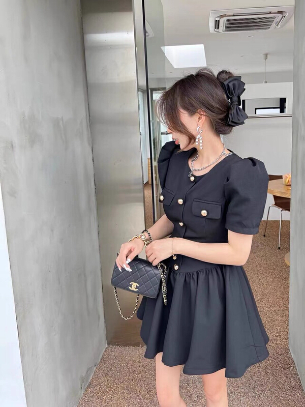 New in early summer! [Yingying new clothes] design feeling foreign style, waist closing temperament, thin dress 7131# Cl