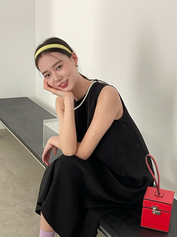 goods in stock! [C oni] French elegant sleeveless mid length dress (with pearl chain) c225-516722# lwy