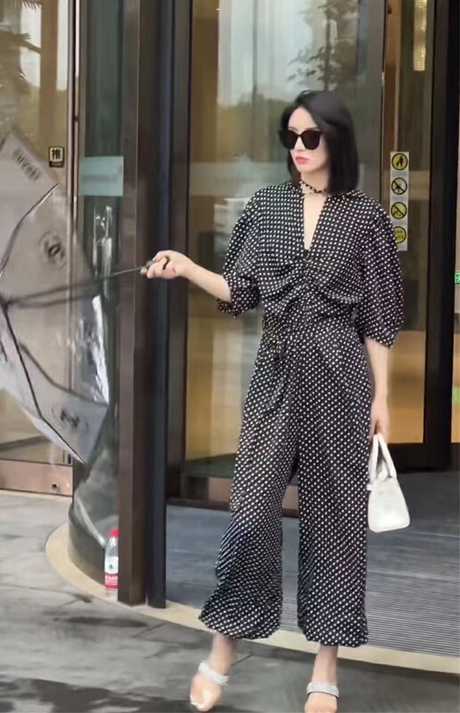 [nm. Girl] versatile V-neck wave point Jumpsuit m20018# JJ