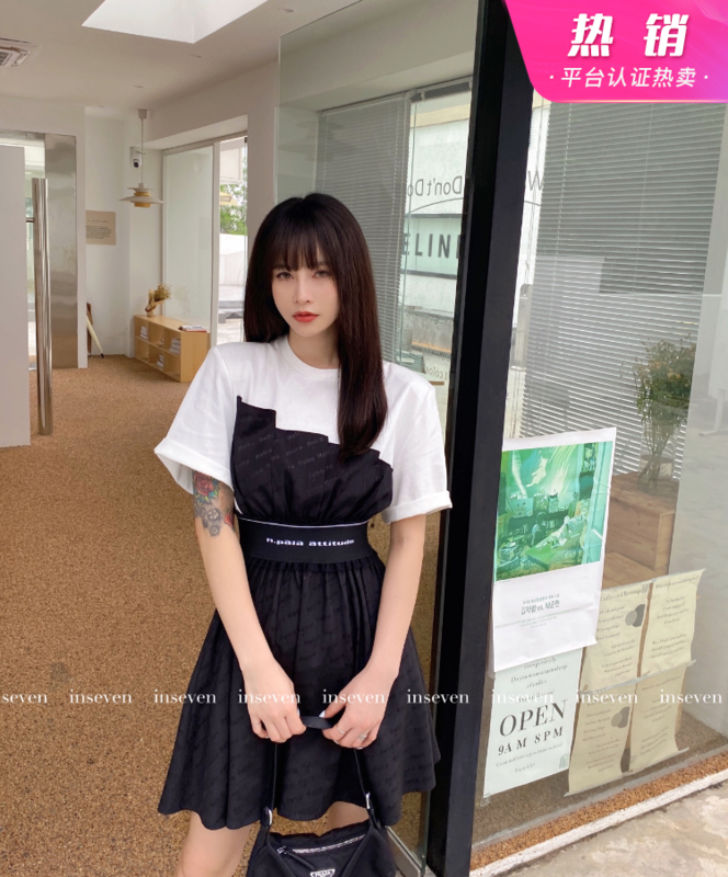 [inseven] Korean design, color blocking letters, waist closing, thin shoulder pad dress 26510# ozq