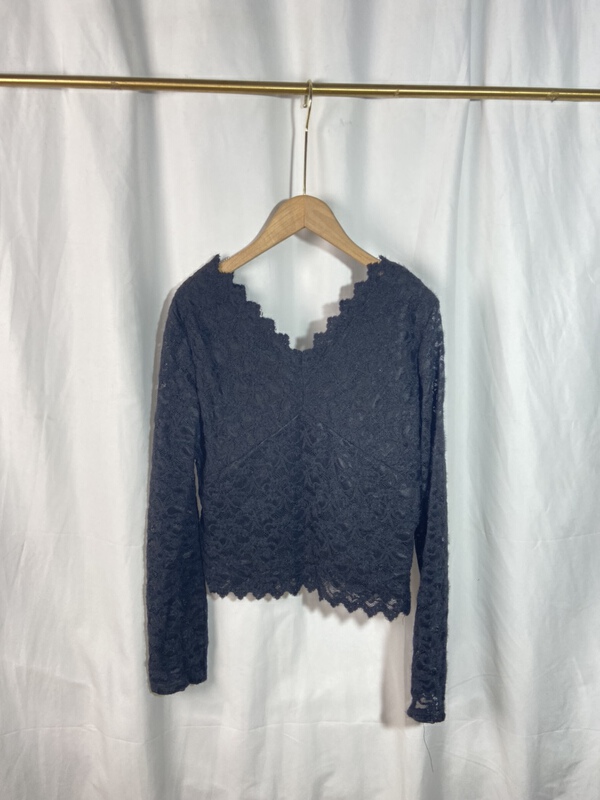 New in early summer! [Yi show shop] V-neck lace fashion bottomed shirt 1145# Cl