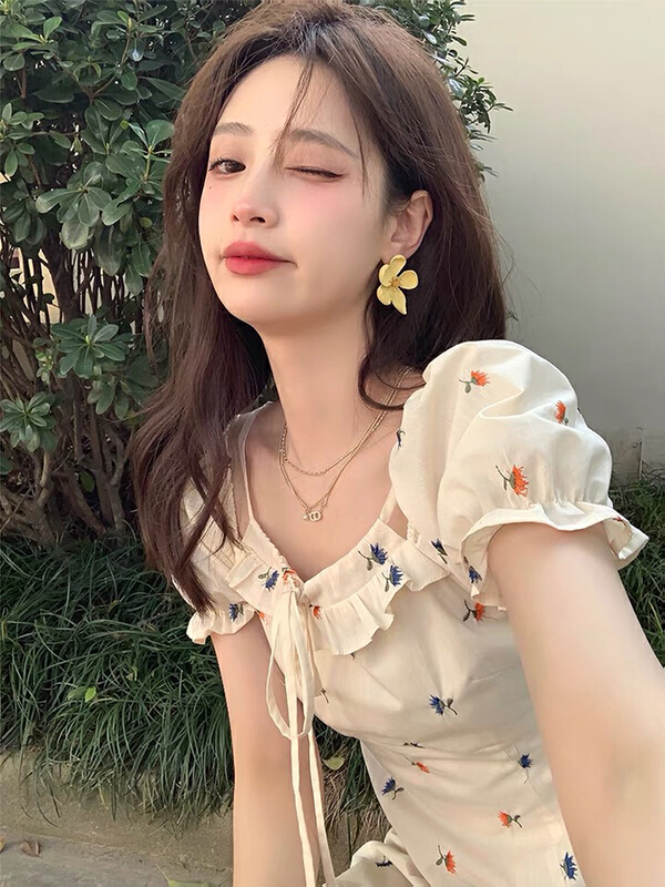 goods in stock! New in early summer! [Kiki studio] small embroidered Square Neck Dress 5672# hjy