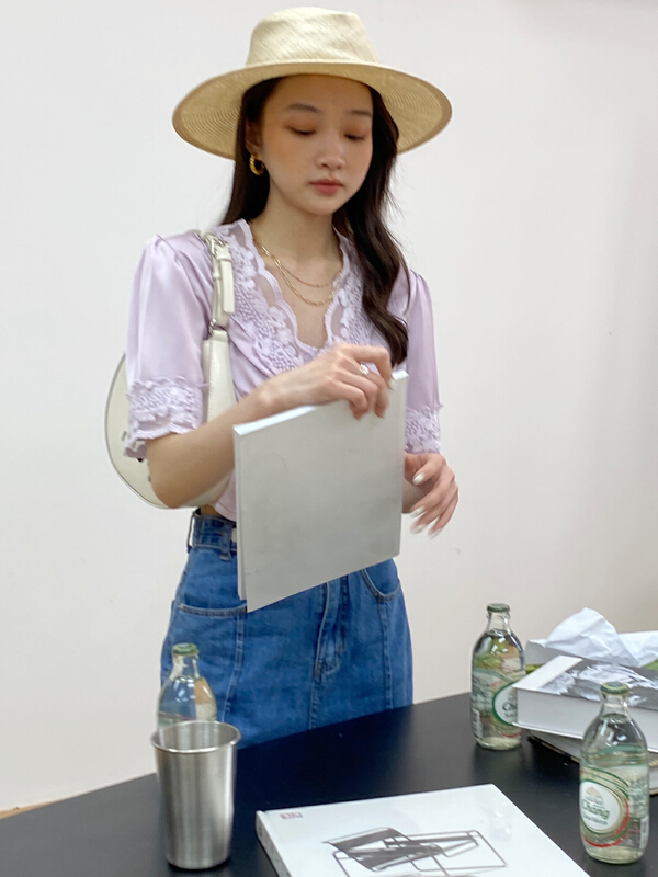 [onivinage Ernie] V-neck Satin Lace short shirt oh22z4985# zxl