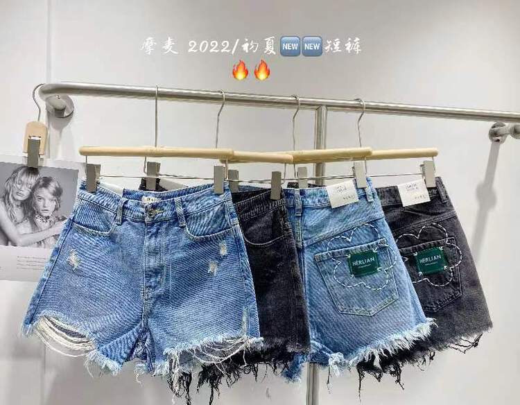 [momai] Korean version of versatile hole breaking denim shorts 68036-1# ZZL