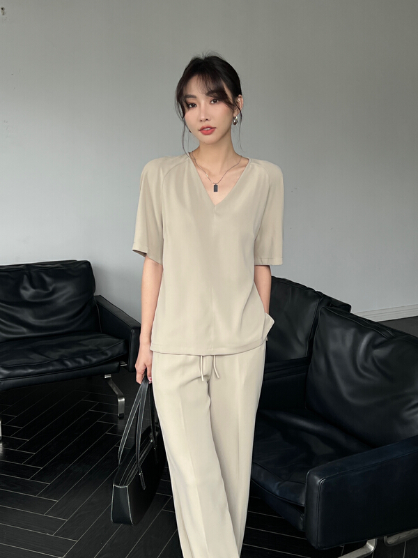 New in early summer! [context sense] V-neck solid color Top + slim comfortable Wide Leg Pants Set (with waist rope) mnc980# CLS