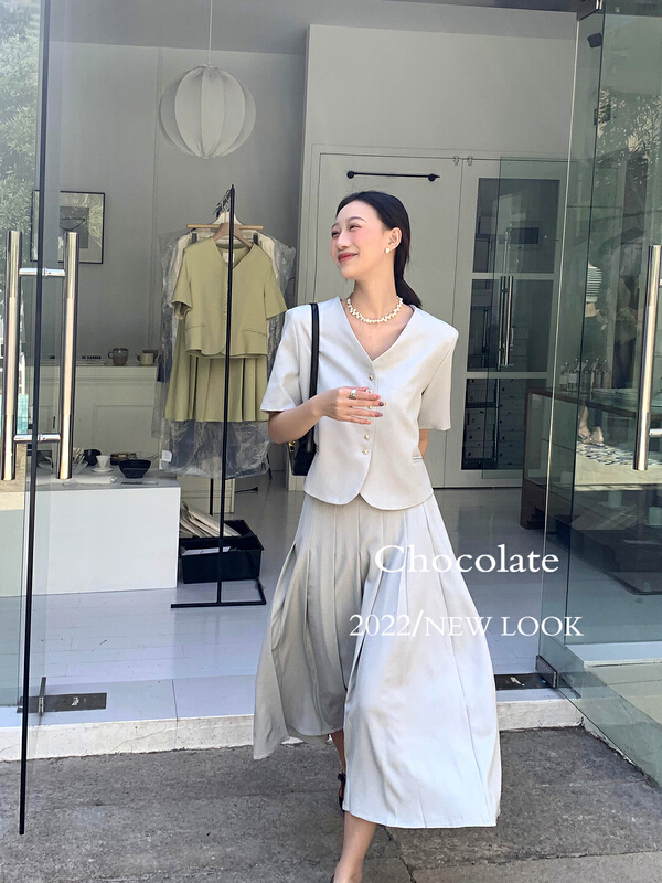 New year in early spring! [chocolate] Korean version simple loose short coat + elastic waist skirt suit 28033# L