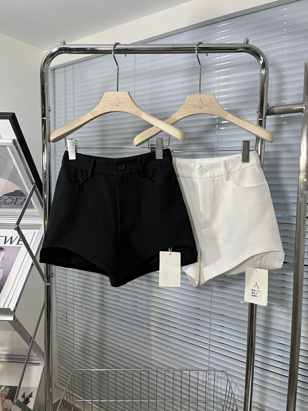 New year in early spring! [ala] slim artifact high waist slim casual shorts b1121# JJ