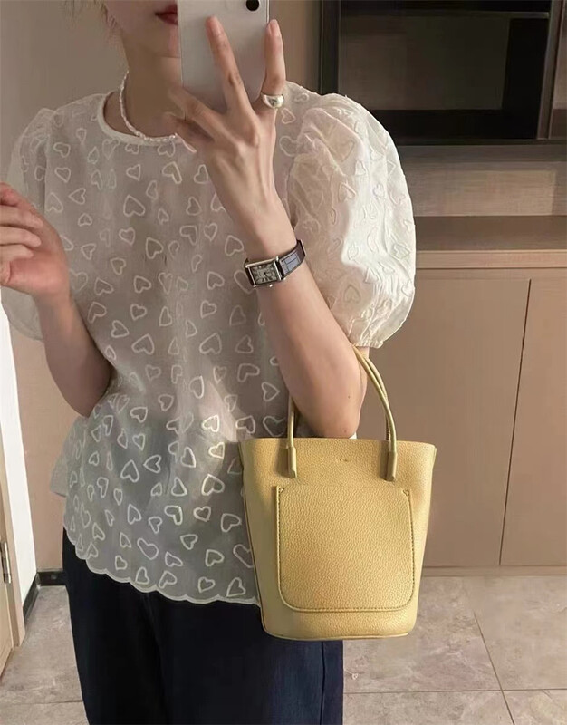 [Wo +] love embroidery back hollowed out blouse 22578# zxx