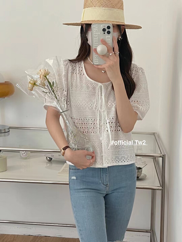 [TW2] Korean Round Neck Lace Up hollowed out hook flower short sleeved shirt 16299# HBx