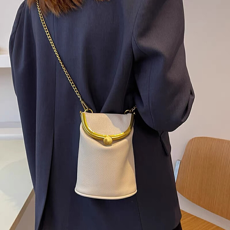 [yes] advanced sense Mini niche design versatile messenger bag (with chain) 2211# ozq