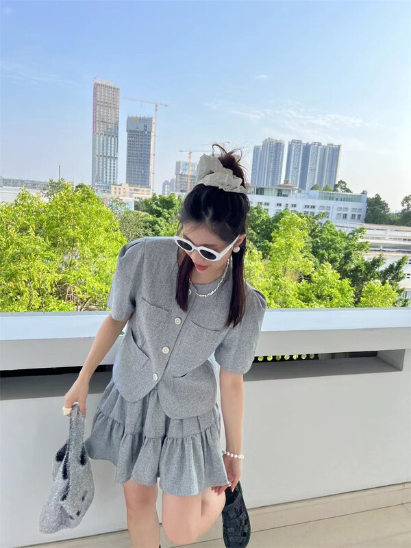 [miss coffee] crew neck single breasted blouse + pleated slim skirt suit 6851-2# XYJ