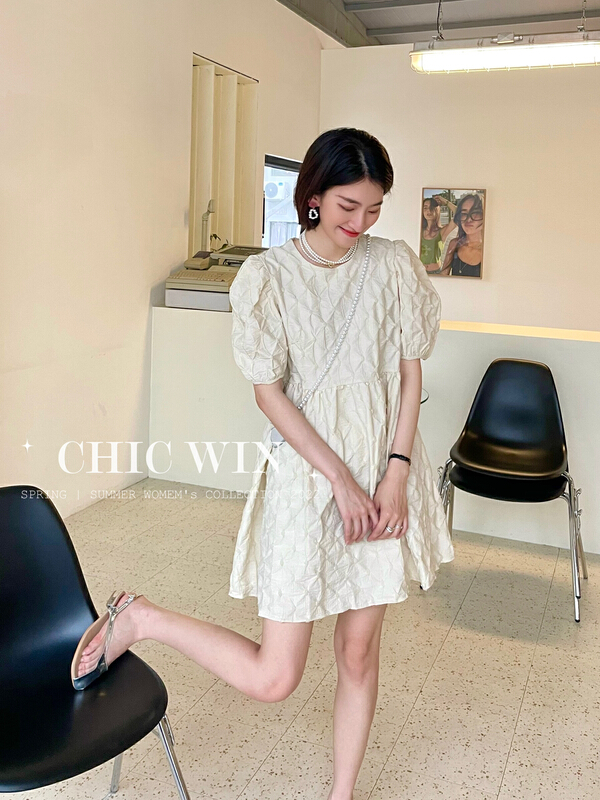 goods in stock! New in early summer! [chic win] Korean fashion age reducing pineapple dress (with love pearl chain) 3379# CSX