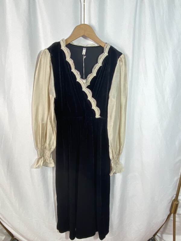 New in early summer! [Yi show shop] V-neck stitching design Vintage Dress 1002# Cl