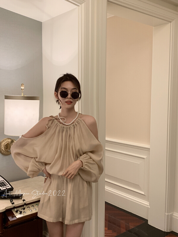 New in early summer! [retain] Korean fashion off shoulder shirt + casual Shorts Set 6090# lwy