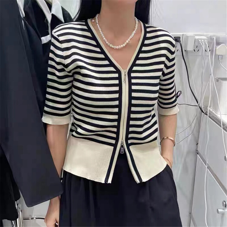 [Weika] Korean V-neck stripe contrast color zipper thin short sleeve T-shirt 8038# lwy