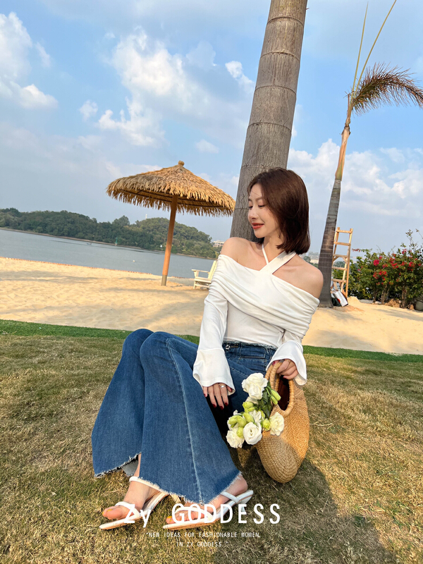 goods in stock! New year in early spring! [ZY] design net red spice girl hanging neck one shoulder trumpet sleeve blouse 68027# ozq