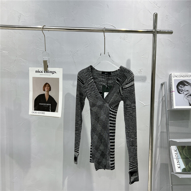 New year in early spring! [white] V-neck slim knit 10021# WPL