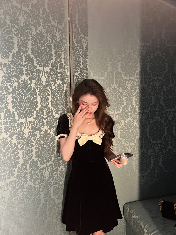 New year in early spring! [w design] French lace neckline bow velvet short sleeve dress 53211-1# WPL