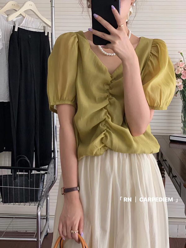 [R n] Korean V-neck bubble sleeve pleated niche design shirt 81032# ll