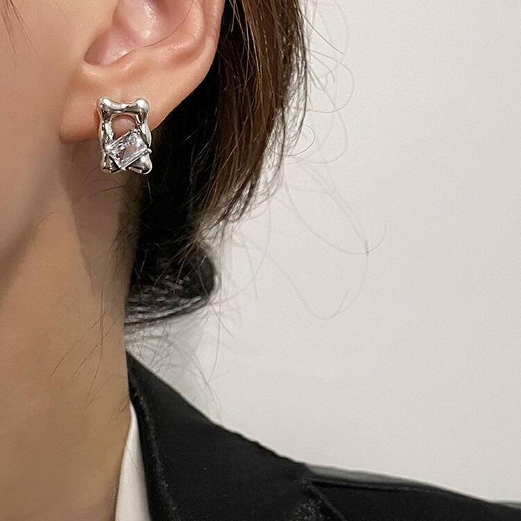 [inside] cool style, simple fashion, asymmetric design, square Zircon Earrings r2063# zxl