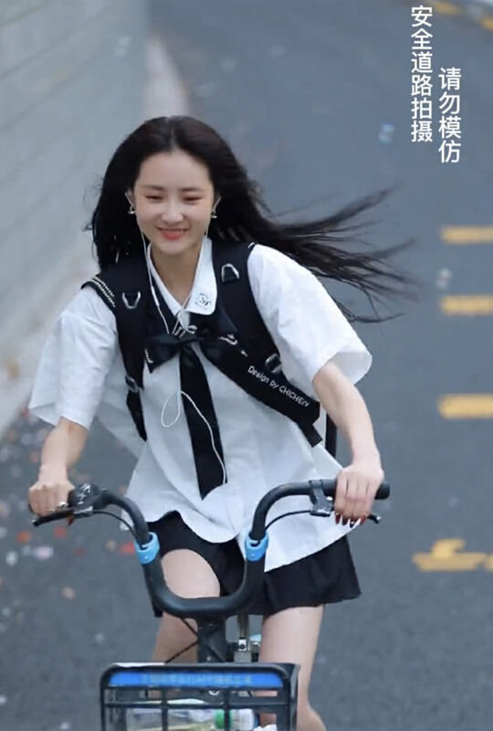 [JH] embroidered short sleeved shirt + slim pleated skirt set (with brooch and shawl) (excluding matching) 41521# PCZ
