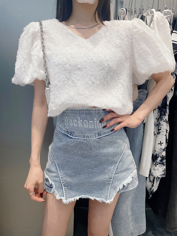 [M & M] Korean style V-neck short sleeve T-shirt (with chain) 16418# PCZ