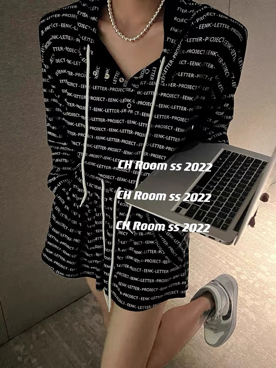 [168 +] Korean hooded long sleeved T-shirt + casual and versatile letter Shorts Set 2512# WTT