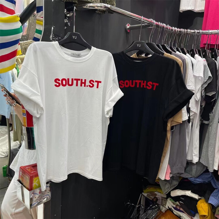 [Yu] loose and versatile flocking printed short sleeve T-shirt 8949# cqw